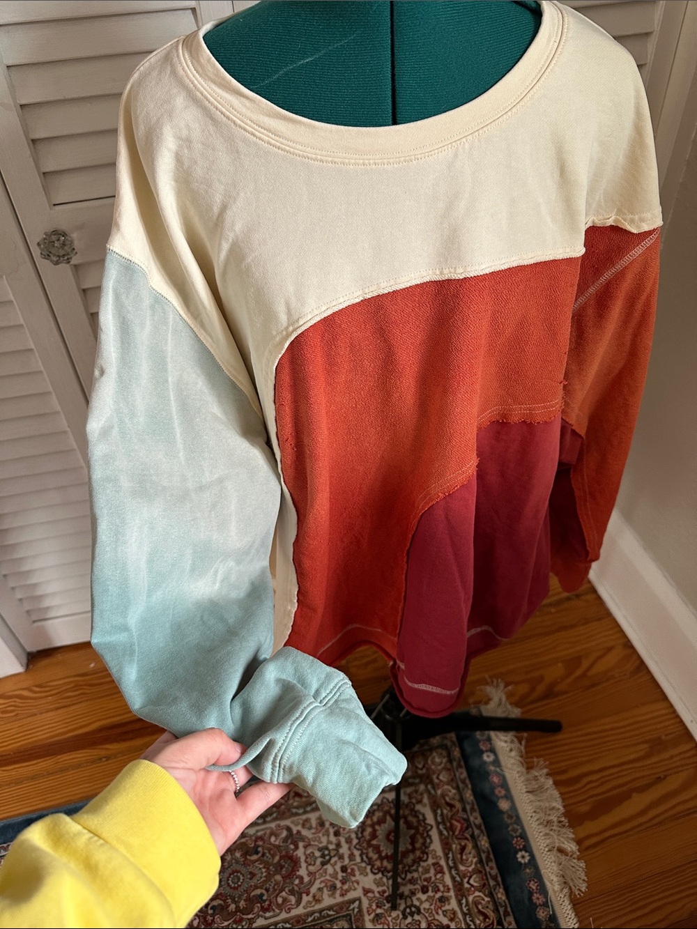 Color Block Oversized Sweatshirt - Picture 6 of 7